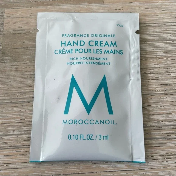 🫧 NWT Moroccanoil Set - Hydrating Shampoo + Conditioner, Hand Cream, Treatment - Picture 6 of 9